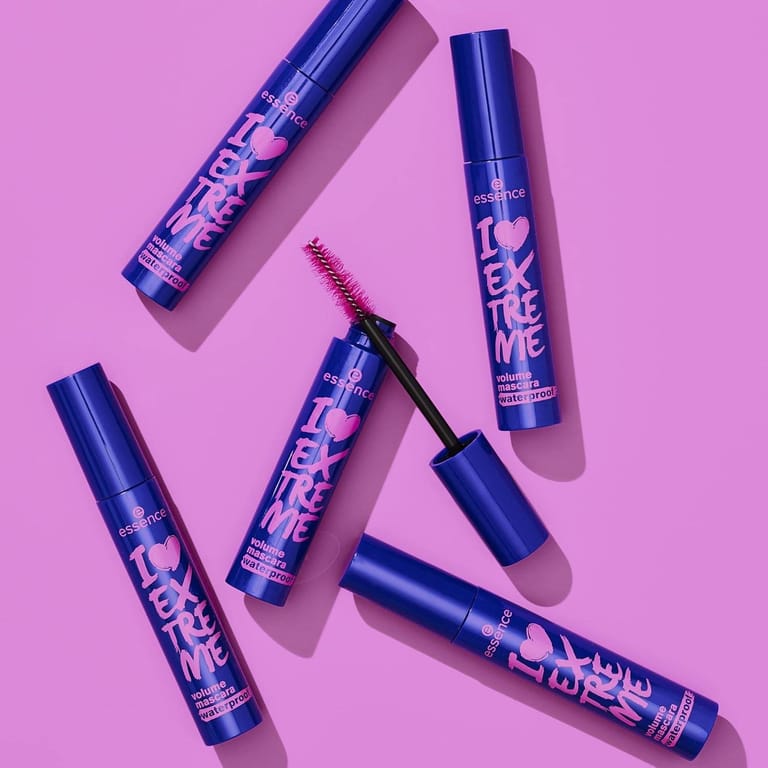 Essence – I Lo*ve Extreme Volume Mascara Waterproof - Image 1