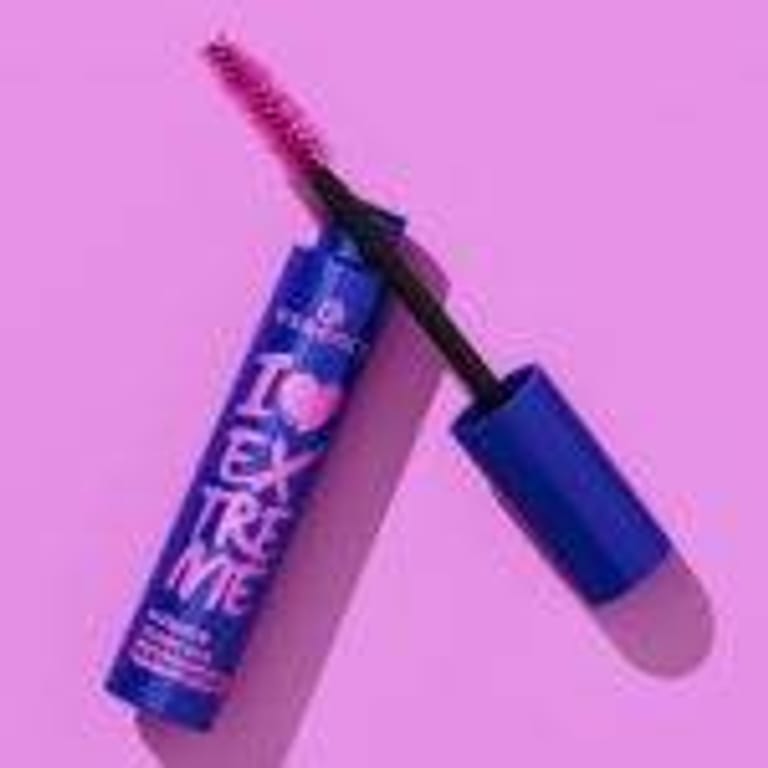 Essence – I Lo*ve Extreme Volume Mascara Waterproof - Image 3