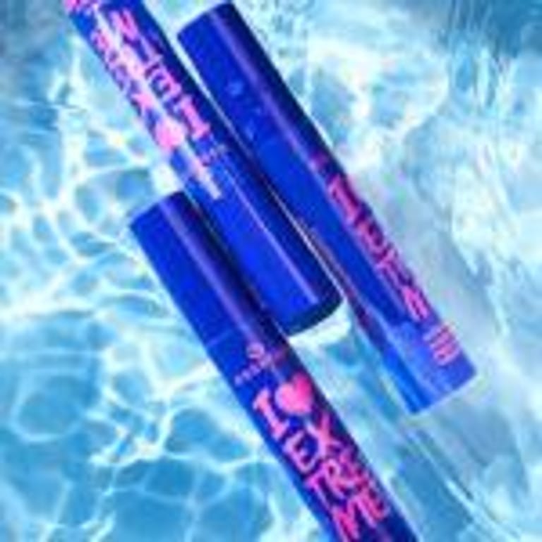 Essence – I Lo*ve Extreme Volume Mascara Waterproof - Image 4