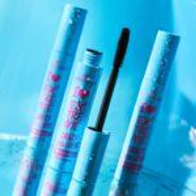 Essence – I Lo*ve Extreme Crazy Volume Mascara Waterproof - Image 3