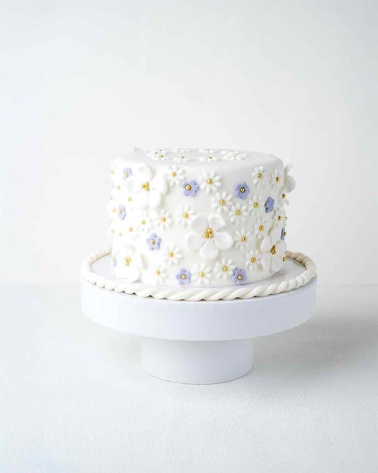 The Flowers 1kg Cake by Cravings Cafe - Image 2