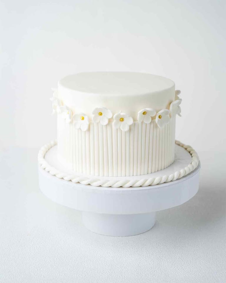 1kg White Cake by Cravings Cake - Image 1
