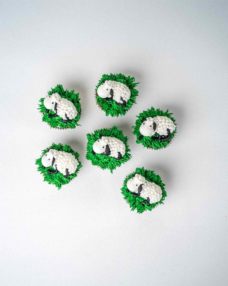 6 Sheep Cupcakes 25 collection - Image 1
