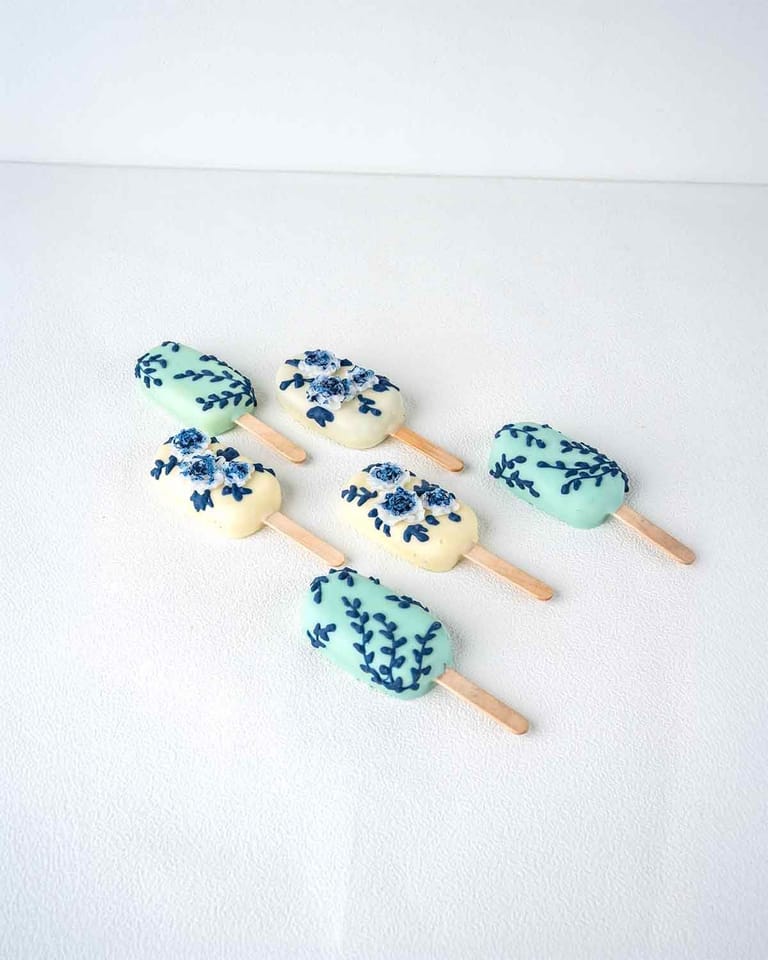 White and Blue Cakesicles - Image 1