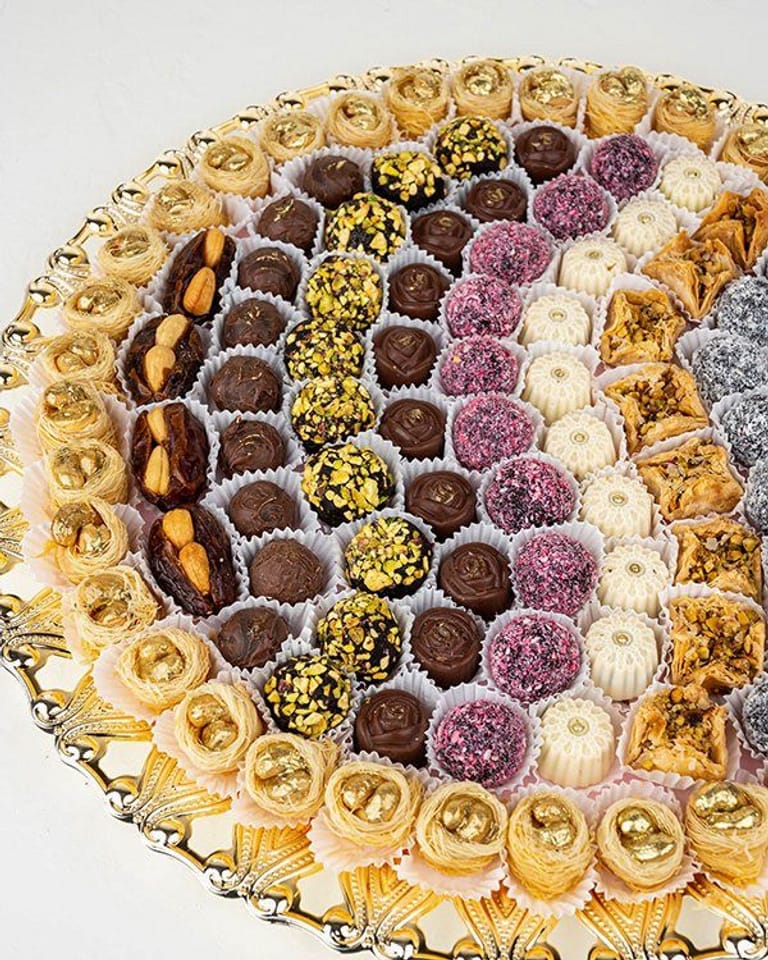 123-Piece Luxury Arabic Tray Arrangement - Image 3