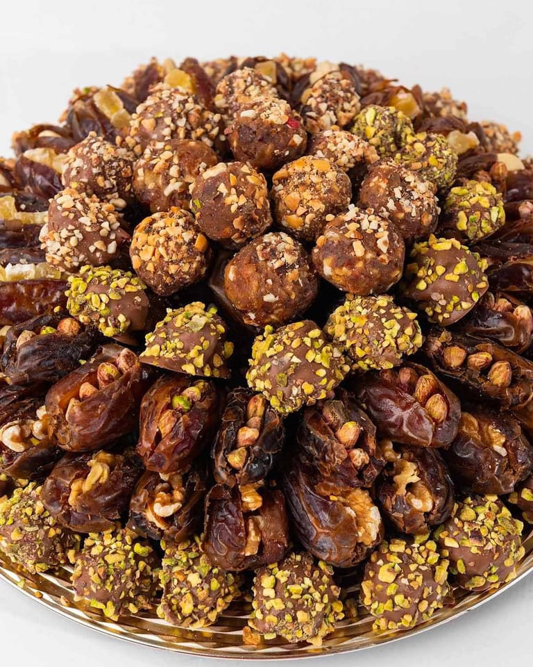 Gourmet Dates 1200g Gift Hamper - Image 4