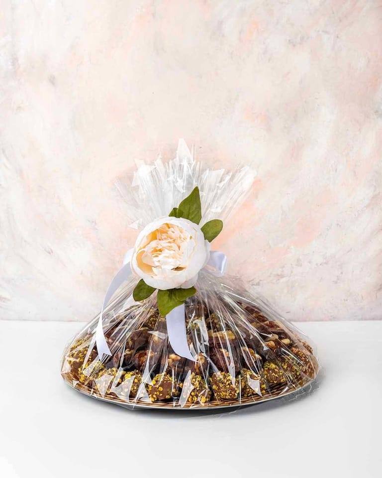 Gourmet Dates 1200g Gift Hamper - Image 5