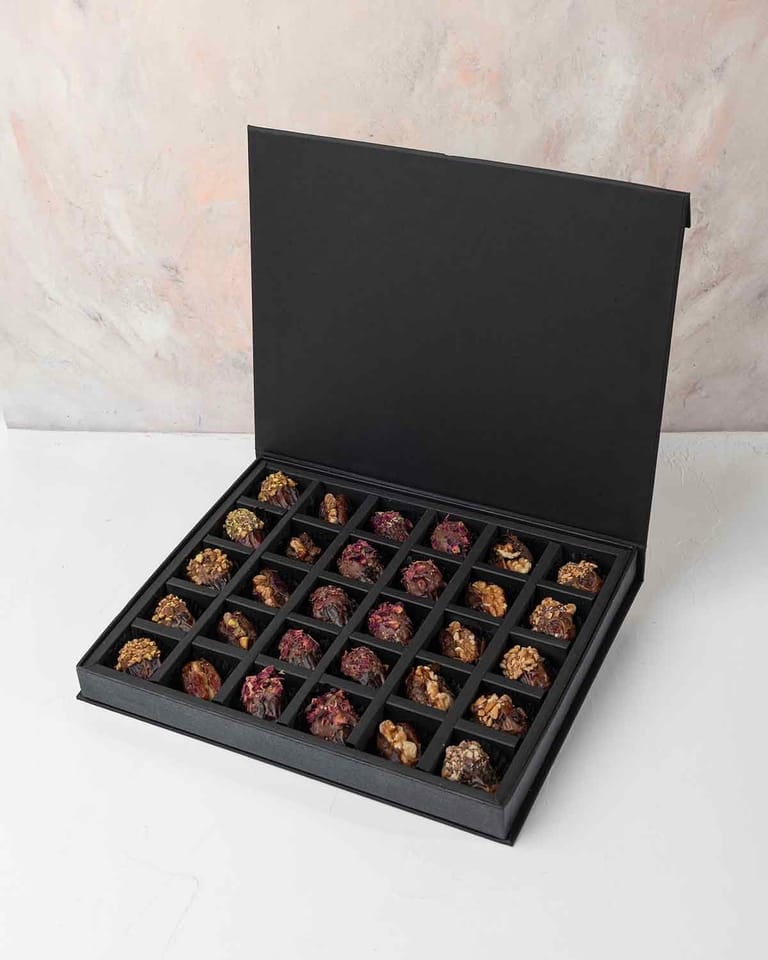 Premium Chocolate Dates 30pcs Gift Box - Image 1
