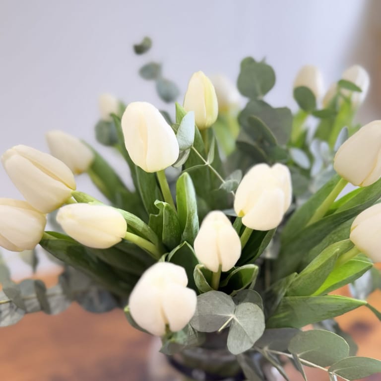 Jarrón de Tulipanes Blanco - Image 4