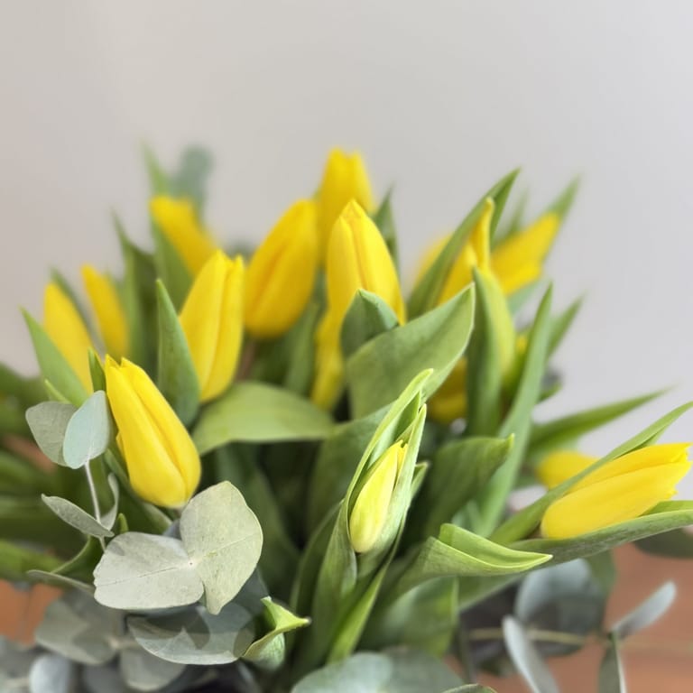 JARRÓN DE TULIPANES AMARILLO - Image 2