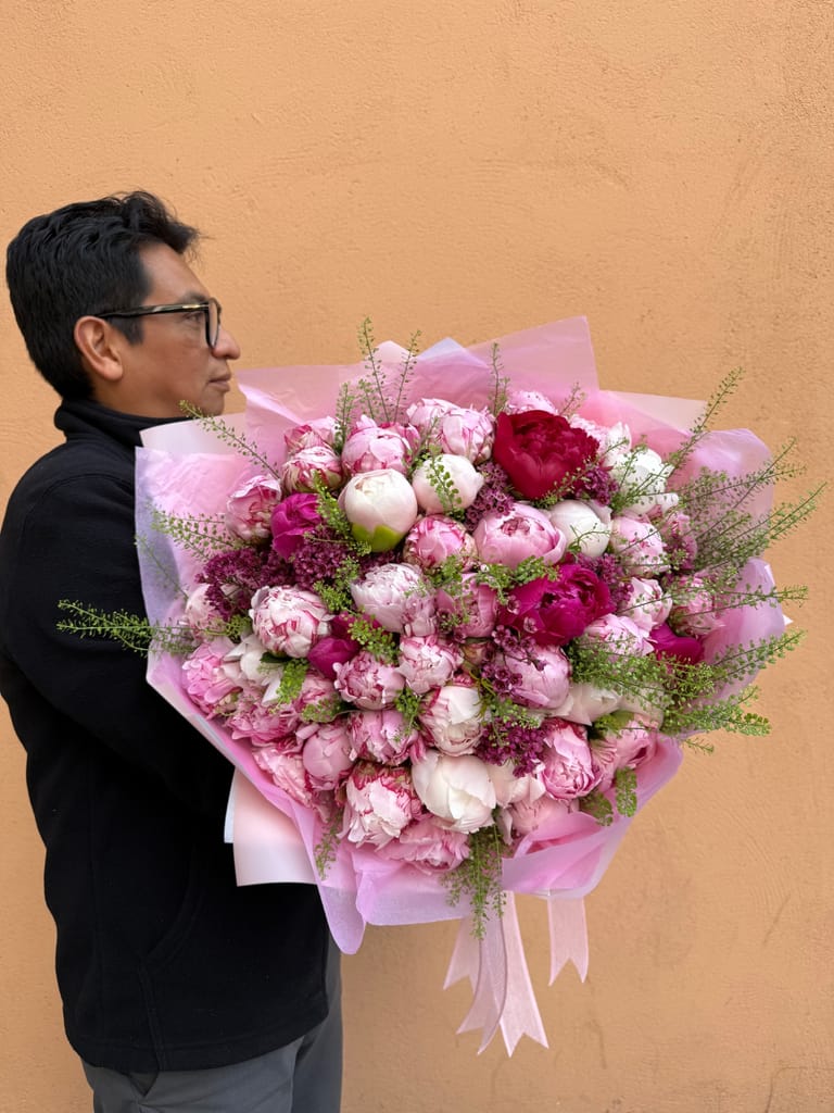 Ramo de Peonias Variado - Image 3