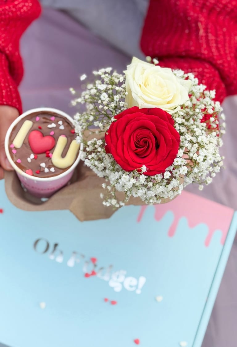 I ❤️ U - Nutella Cake Tub (Soft Cake) + Floral Tub - Image 1