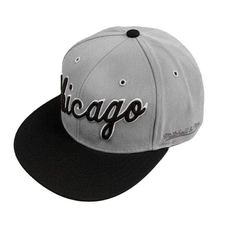 Oversized Torronto Raptors Mitchell & Ness - Image 5