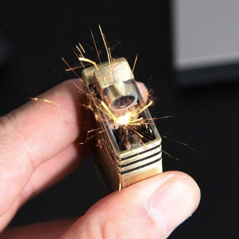 Retro Side Ignition Refillable Oil Lighter - Image 2