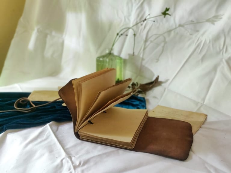 Knotted Vintage Diary - Image 5