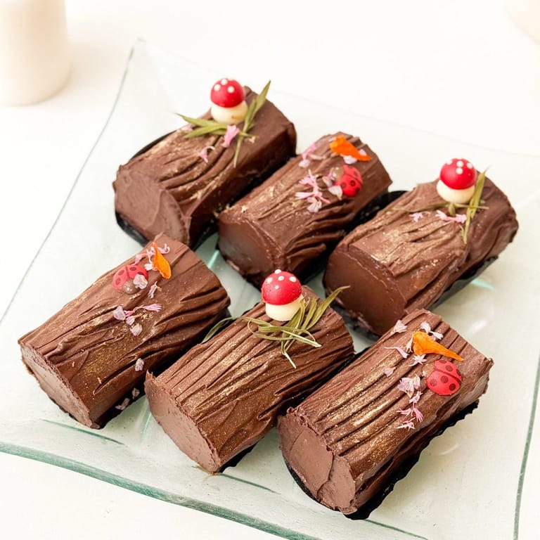 Christmas Mini Log Cakes (6 pcs)