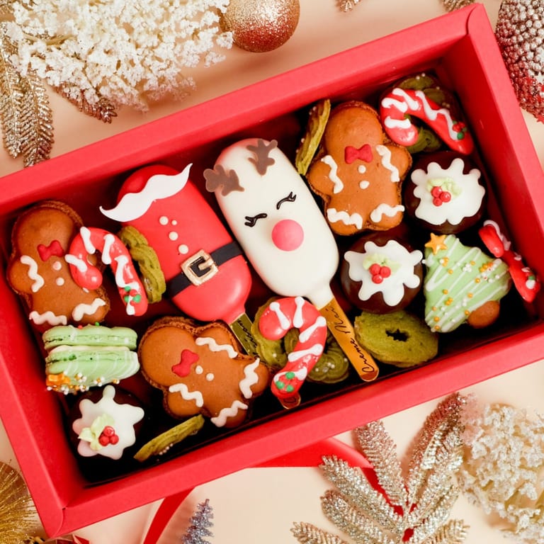 Celestia Christmas Dessert Box (20 pcs)
