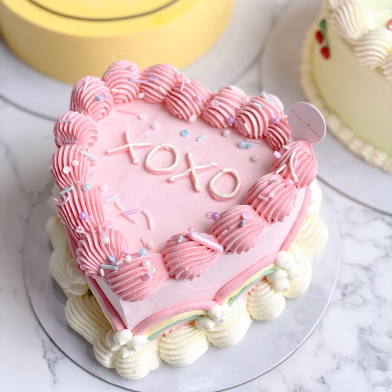 Perry – Heart Vintage Cake - Image 1