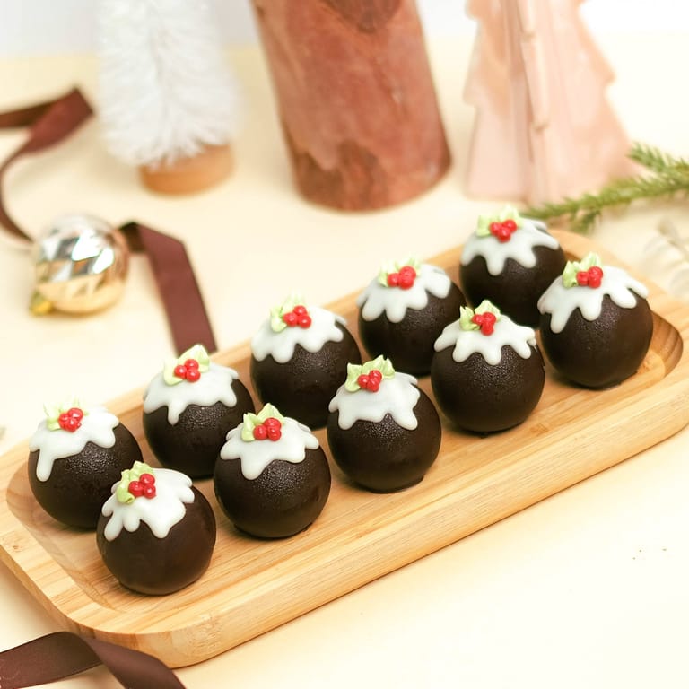 Christmas Pudding Cake Truffles (Box of 10)