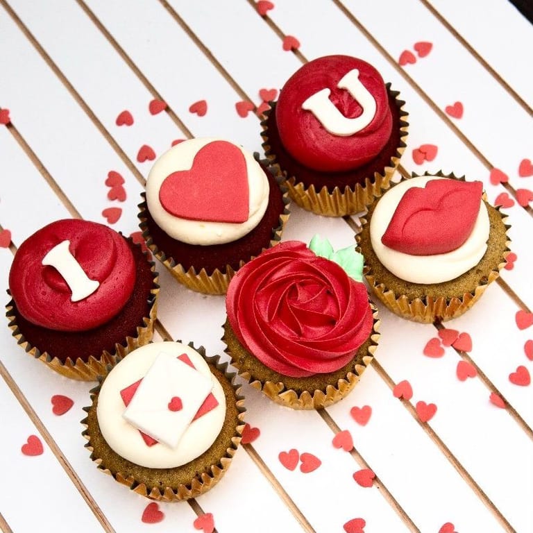 Amour (Box of 6) – Valentine’s Day Cupcake