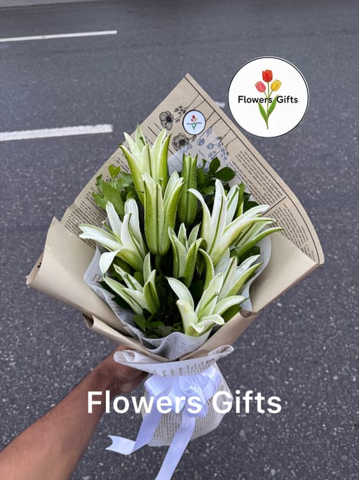 Premium Unbloom Lily bouquet