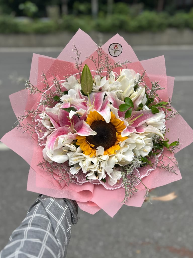 Dolonchapa Bouquet - Image 1