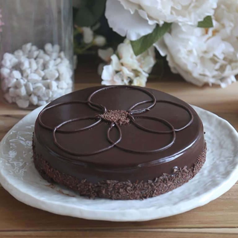 Dutch Truffle Shine Cake (Eggless) - Image 1