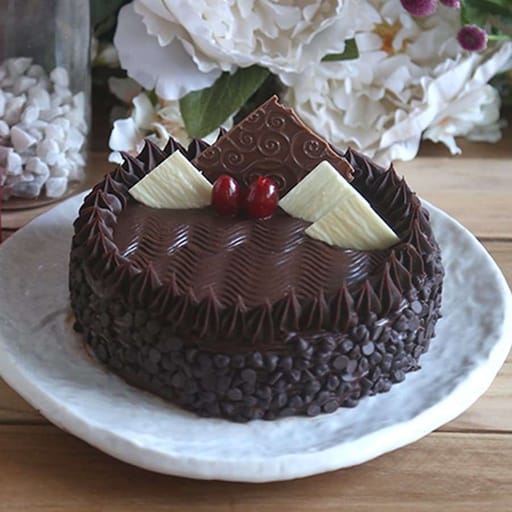 Chocolate Chip Dutch Truffle Cake (Eggless)