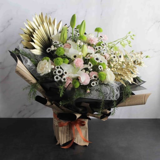 Exotic Black &amp; White Hand Bouquet