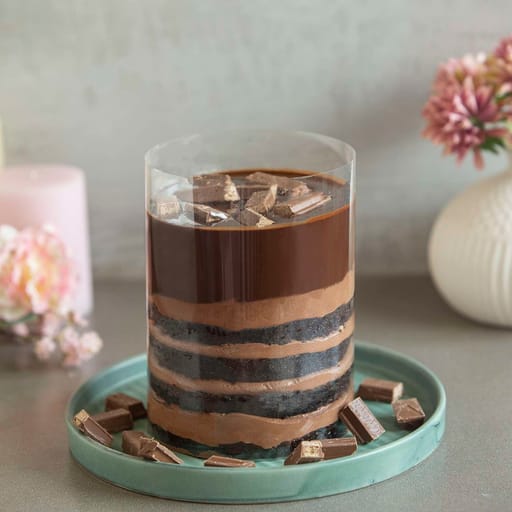 Kit Kat Chocolate Pull Me Up Cake (Eggless)