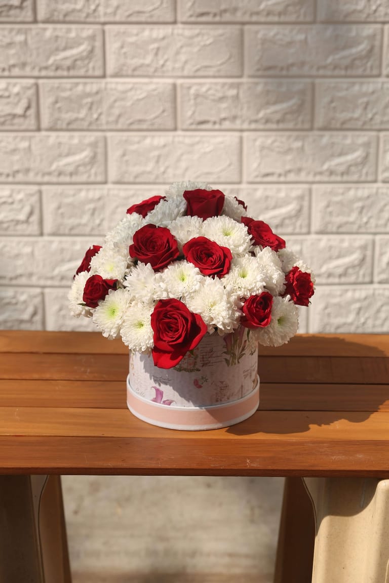 Box of white chrysanthemum and red roses - Image 1