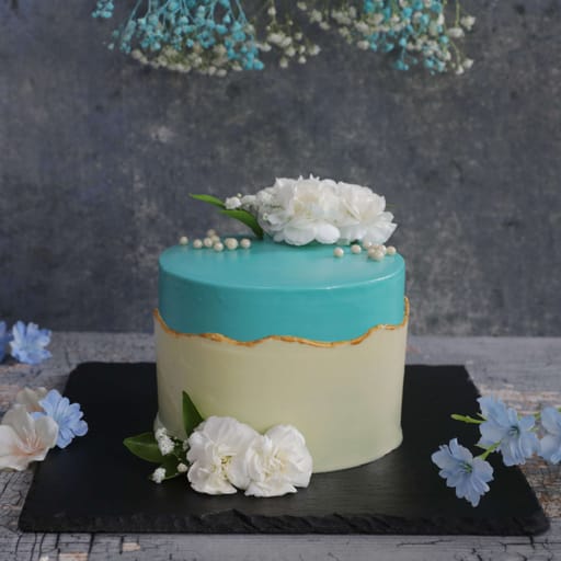 Cyan Fault Line Cake With Fresh Flowers 1kg (Eggless)