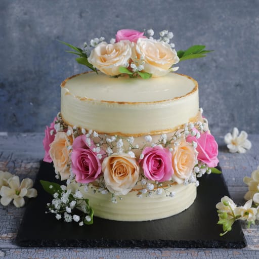 Butter Cream Fault Line With Fresh Flowers (Eggless)