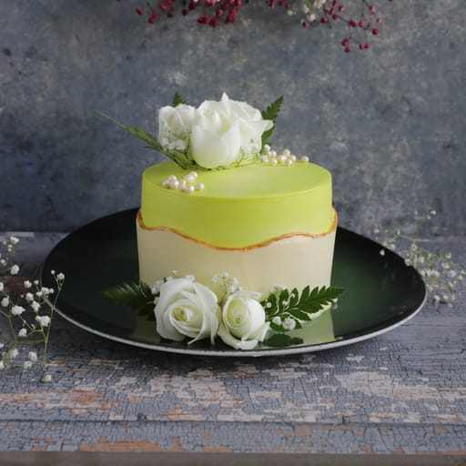 Green Fault Line Cake With Fresh Flowers 1kg (Eggless)