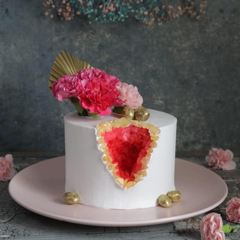 Red Geode Cake With Fresh Cream And Fresh Flowers 1kg (Eggless) - Image 1