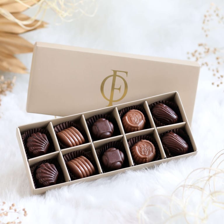 Box of 10 Assorted Pralines (Eggless) - Image 1