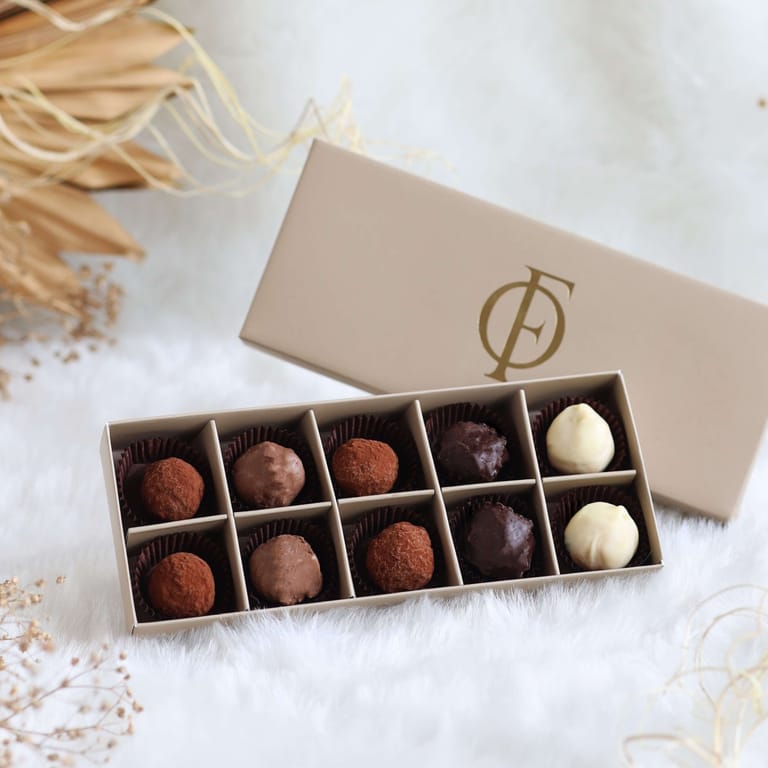 Box of 10 Assorted Truffles (Eggless) - Image 1