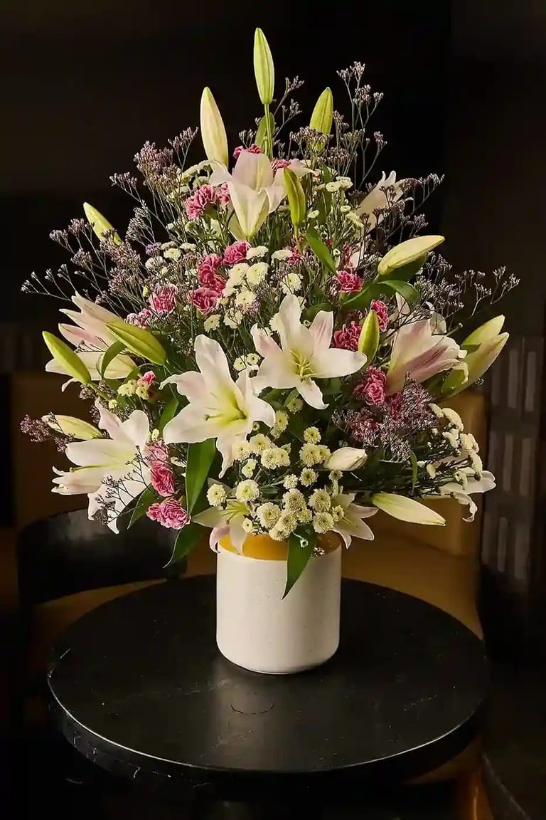 Lily bloom - Image 1