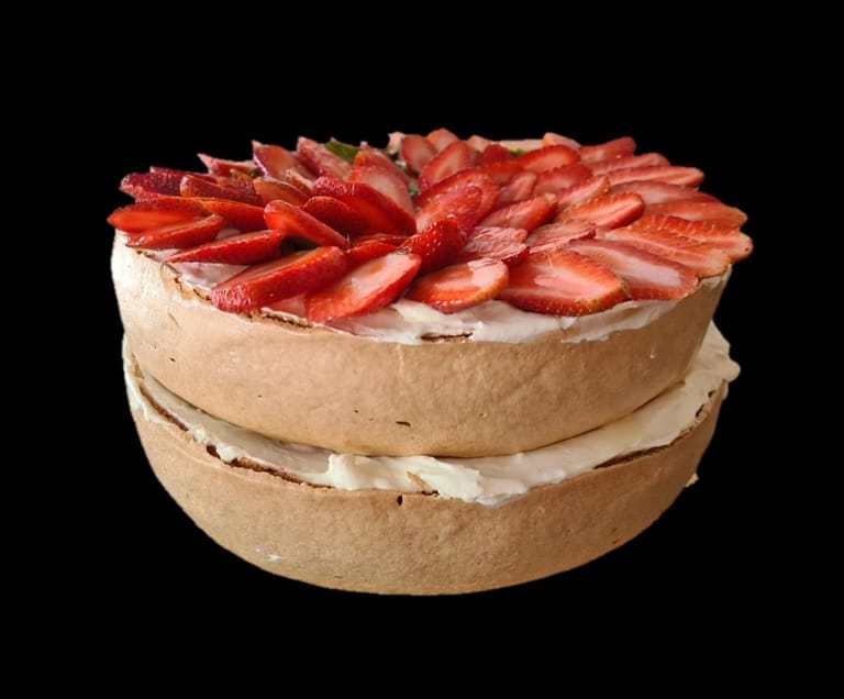 Strawberry Pavlova - Image 1