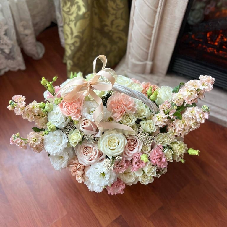 Basket with flowers „the prettiest lace - Image 1