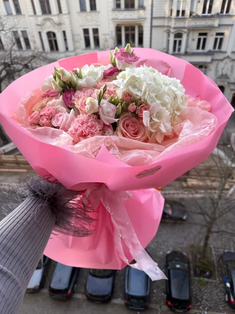 Be Mein – Luxury Romantic Flower Arrangement🎀 - Image 3