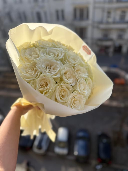 21 fresh premium white roses