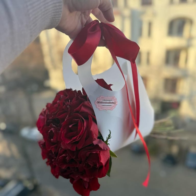 11 red roses in the bag - Image 3