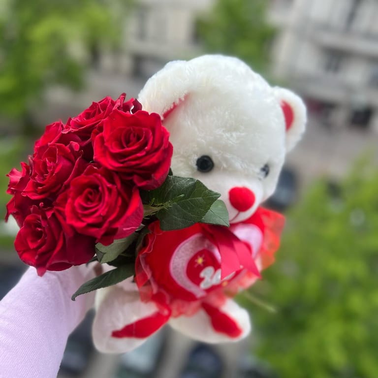 Teddy 🧸 with roses 🌹 - Image 2