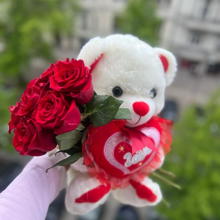 Teddy 🧸 with roses 🌹 - Image 4
