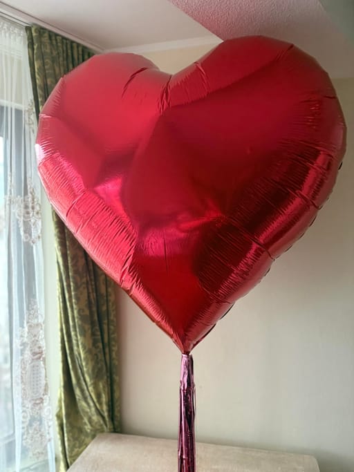 XXL Heart-Shaped Foil Balloon (80 × 85 cm)