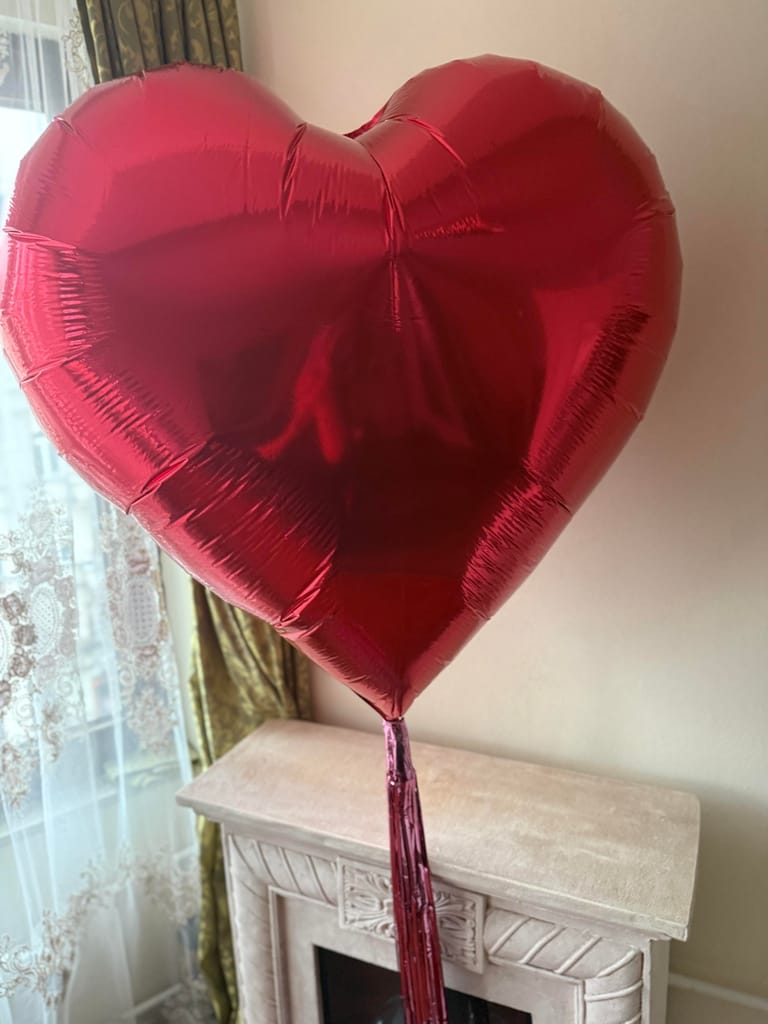 XXL Heart-Shaped Foil Balloon (80 × 85 cm) - Image 3