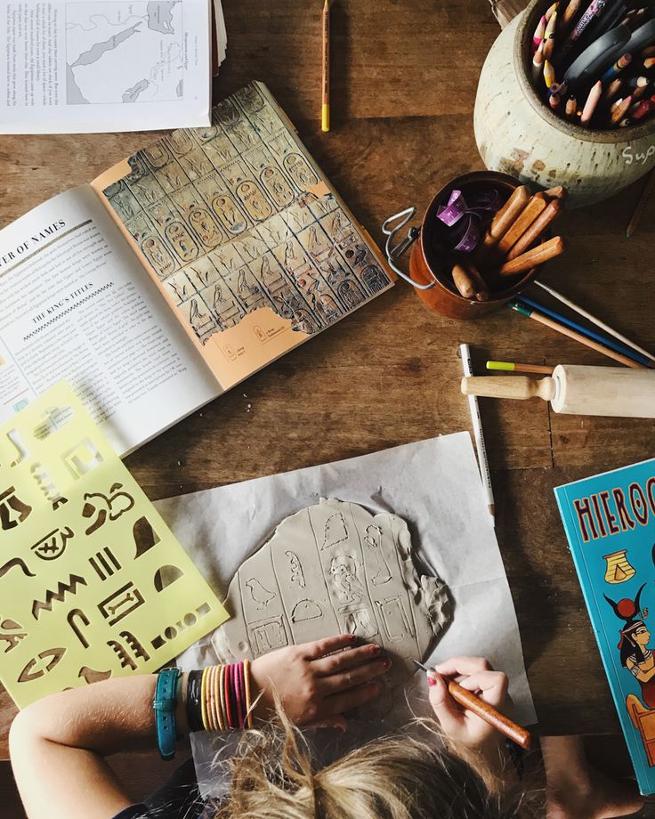 8 Creative Gift Ideas for Students at Low Budget