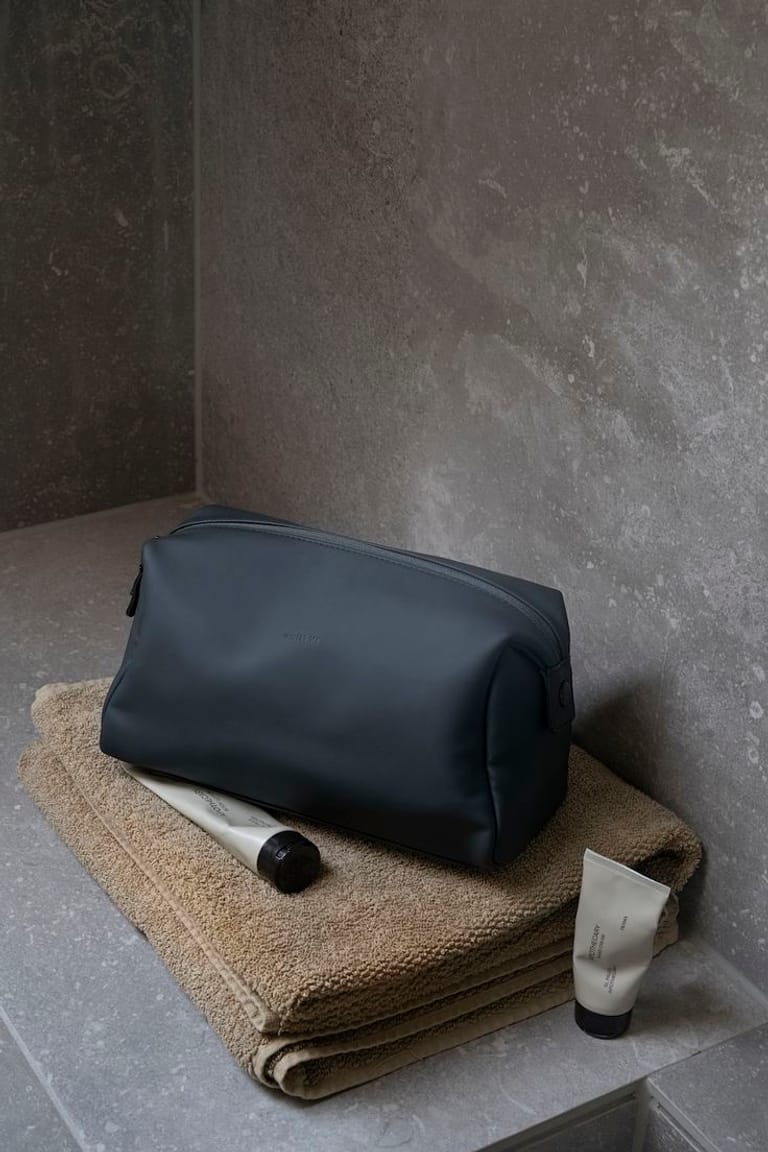 travel toiletry bag 