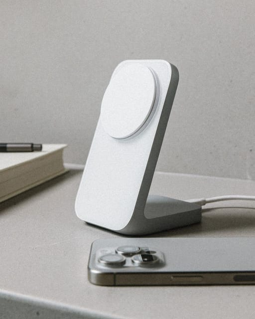 Wireless Magnetic Charging Stand